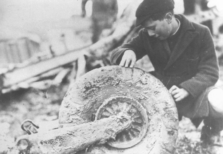 6 Young boy with tail wheel