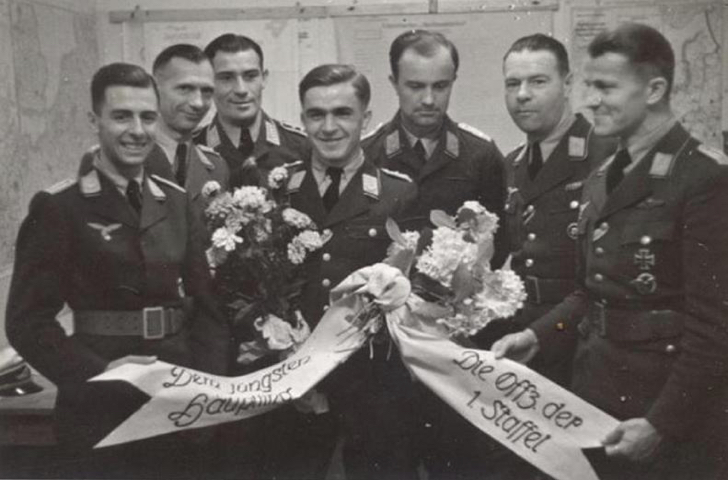 Copy of 2 Hptm. Berndt (centre)