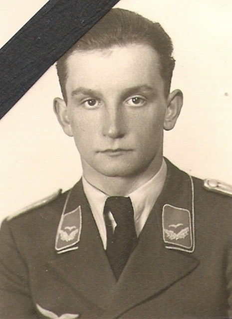 (1) G&Aring;nther  Barrenscheen via Matthe