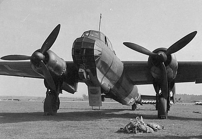 (1) A Dornier Do 217 awaiting its crew