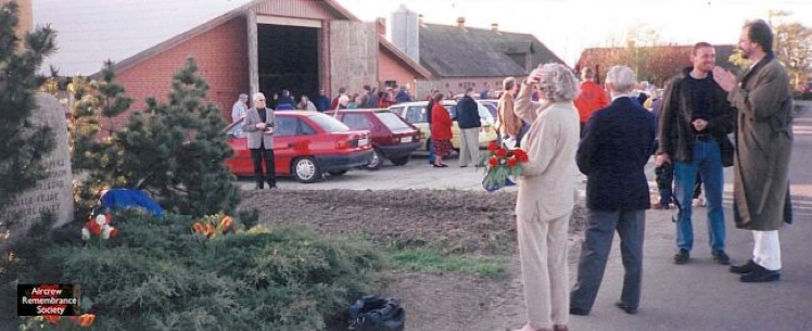75-squadron-stirling-iii-bf506-memorial
