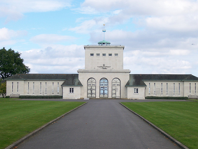 Runnymede memorial entrance