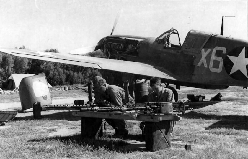 P-40F_of_the_86th_FS_79th_FG_at_Tripolitania_Libya